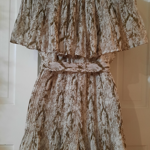 Woman's Snakeskin Print Strapless Romper - Size:M - Like New - Boutique Brand - Picture 9 of 13